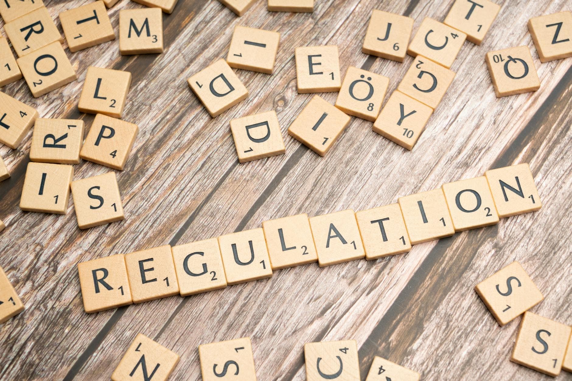 ¿Deben los mercados predictivos regularse como las apuestas? Una perspectiva jurídica